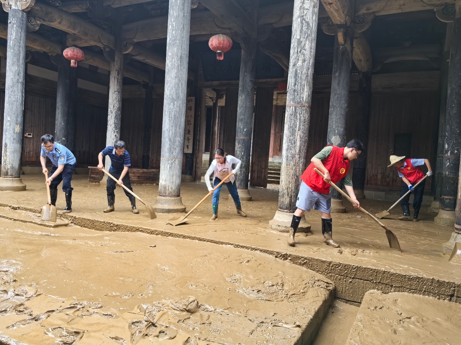 直击暴雨后黄山千年古村：祠堂石质桥面无恙，网友感叹古人智慧