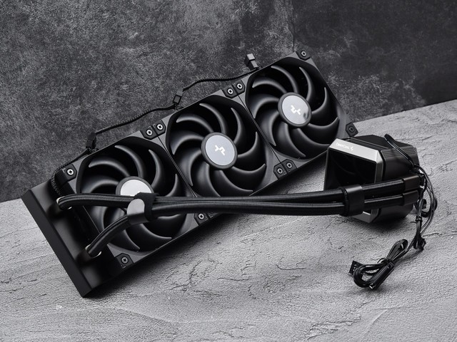 九州风神冰暴360水冷散热器评测:自带屏幕的散热高手