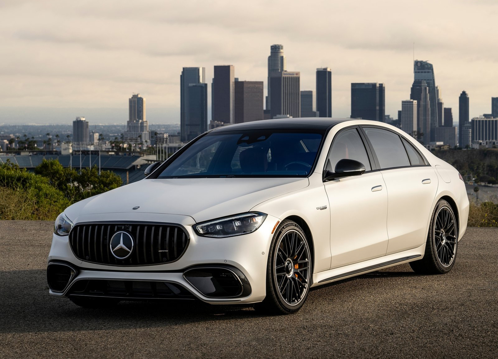 新AMG S 63 L E PERFORMANCE 售263.8万元起_凤凰网