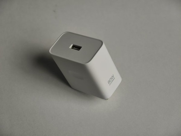 OPPO A5 Pro配备80W充电头