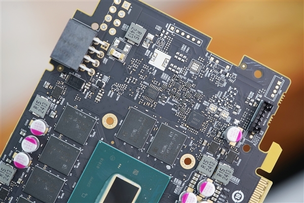 新一代甜品卡!傲世征途Intel锐炫B580显卡图赏