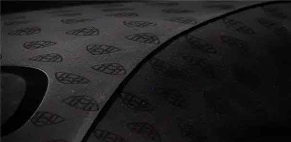约合200万元!迈巴赫首款敞篷跑车SL 680 Monogram售价曝光