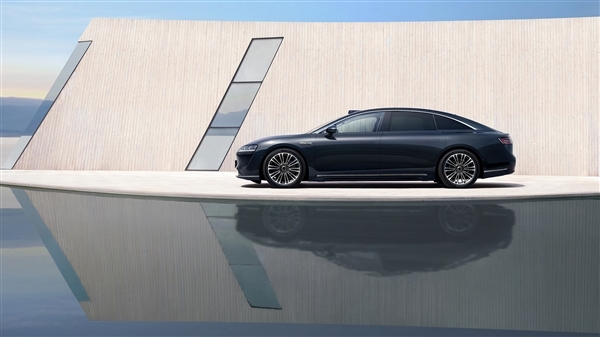 真花粉!杨幂下单享界S9等提车 还是华为Mate X5用户