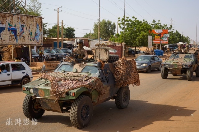 去年10月，法国从尼日尔撤出首批部队。图源：澎湃影像