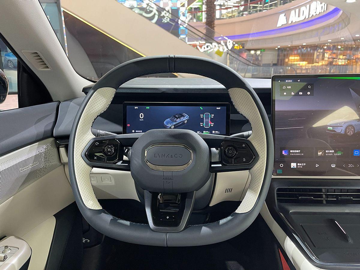 领克07实拍:预售18万元起,驼背车顶有争议,TA和海豹DM-i选谁?