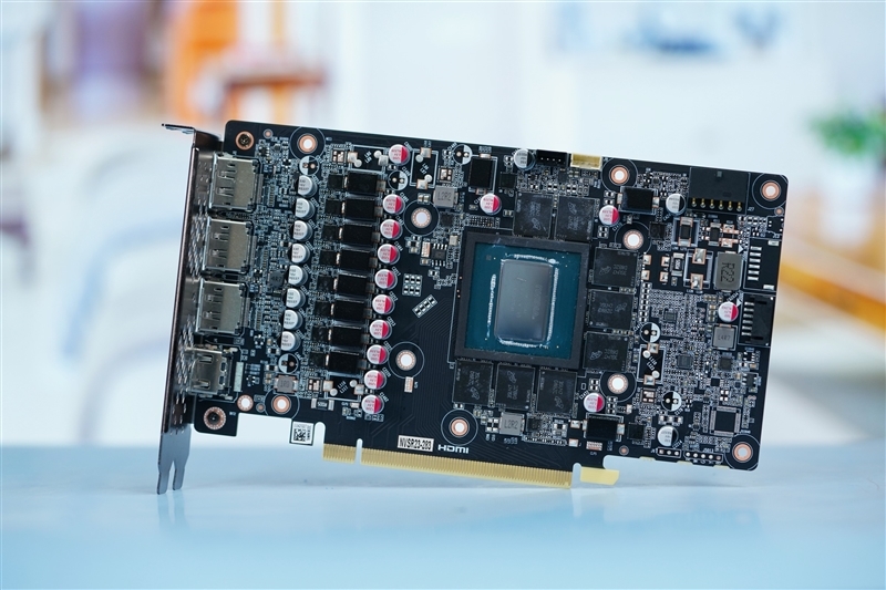 超静音的白色显卡!索泰RTX 4070 Ti SUPER TRINITY OC月白评测: 罕见高频率