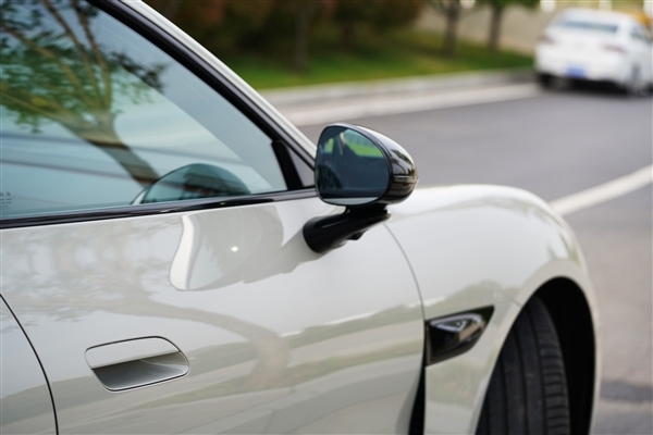 这颜值一眼种草!小米SU7雅灰图赏