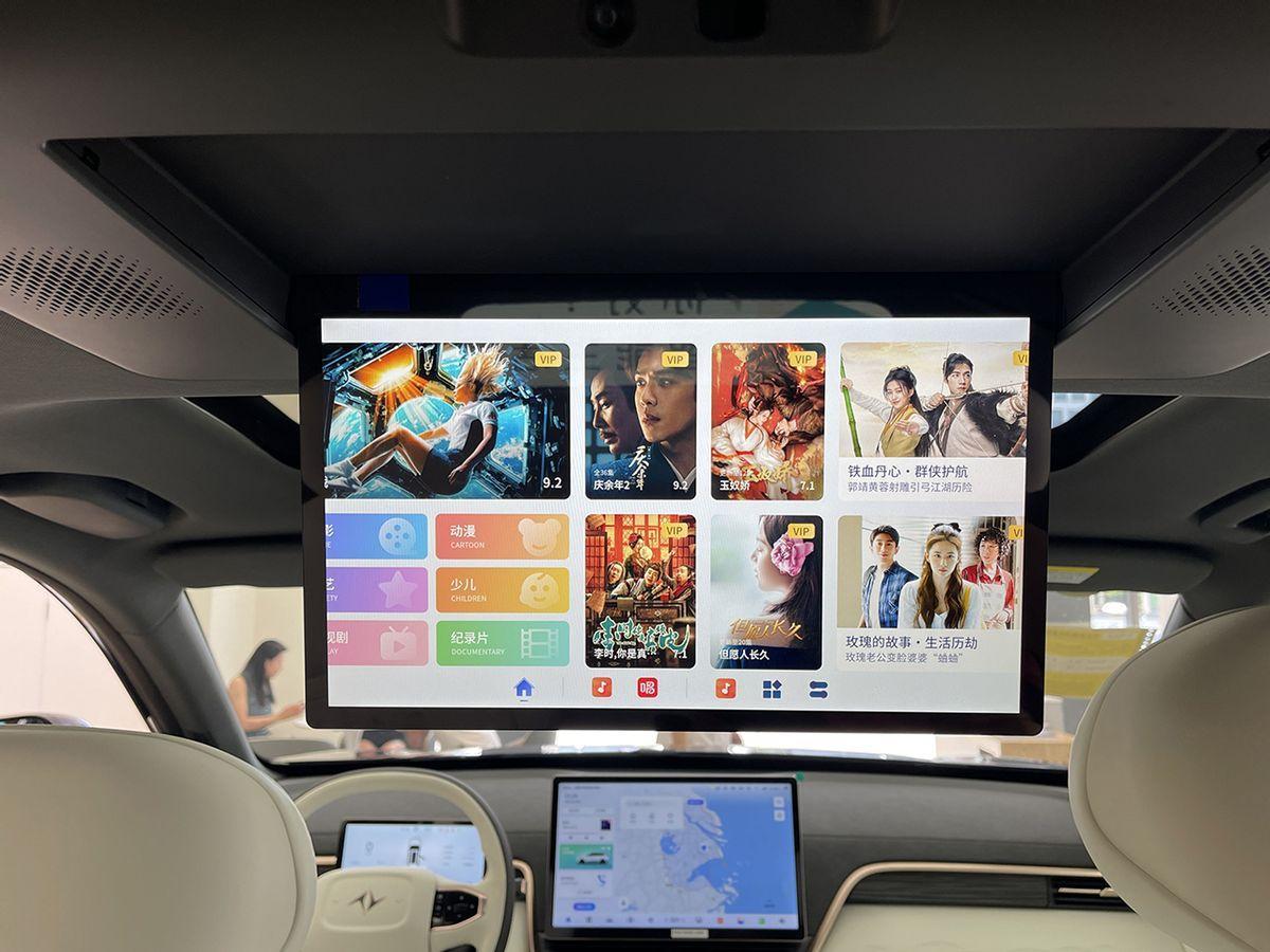 比理想L8便宜10万,也有冰箱彩电大沙发,东风eπ008实拍