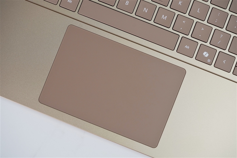 22小时续航!微软Surface Laptop 第7版评测:骁龙X Elite性能胜过同功耗的x86处理器