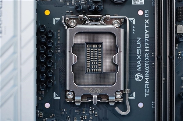 正面没有一根线!铭瑄H770YTX D5 WIFI主板图赏