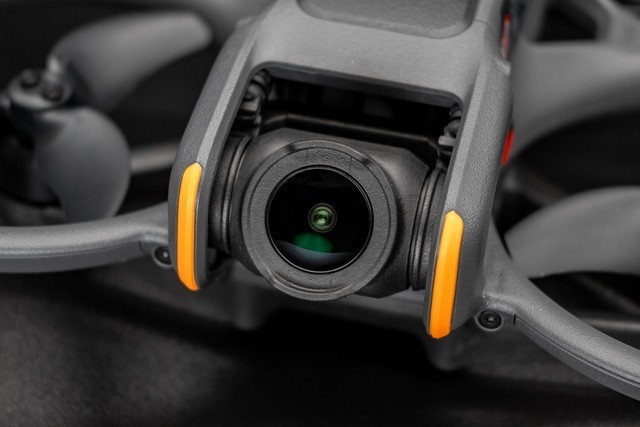 大疆Avata 2评测:新增一键花飞,自带桨保零基础上手的飞行体验无人机