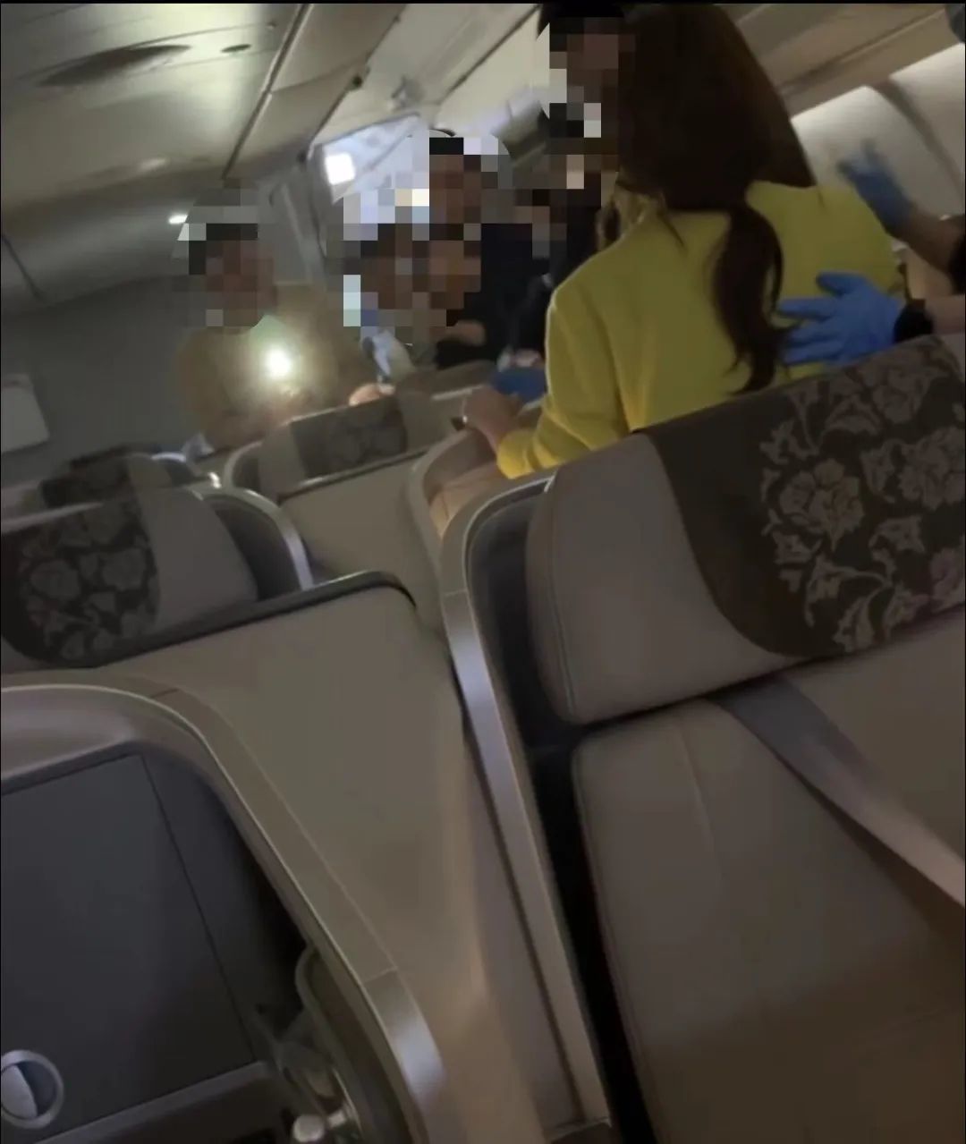 “飞常准”App显示事发当日航班取消