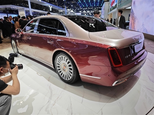 140万起!中国超豪华轿车红旗金葵花国雅上市:用上国产大V8