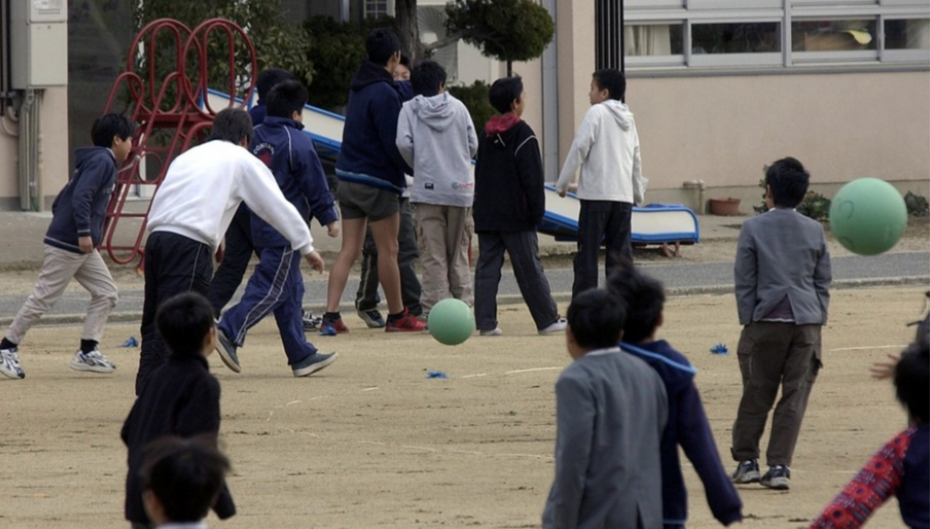 日本校园霸凌创十年新高日均发生超1800起近30万学生拒绝上学