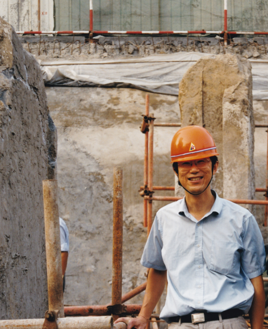 宋建在志丹苑发掘工地