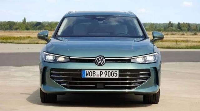 大众帕萨特焕新升级内饰更像新势力了