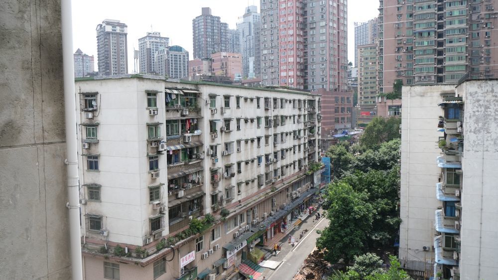 这是城市更新前的重庆市九龙坡区谢家湾街道民主村社区一角（资料照片）。