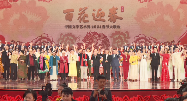央视百花迎春阵容堪比春晚！朱迅周涛同台主持，冯巩杨幂唐嫣参演 - 吾爱微网