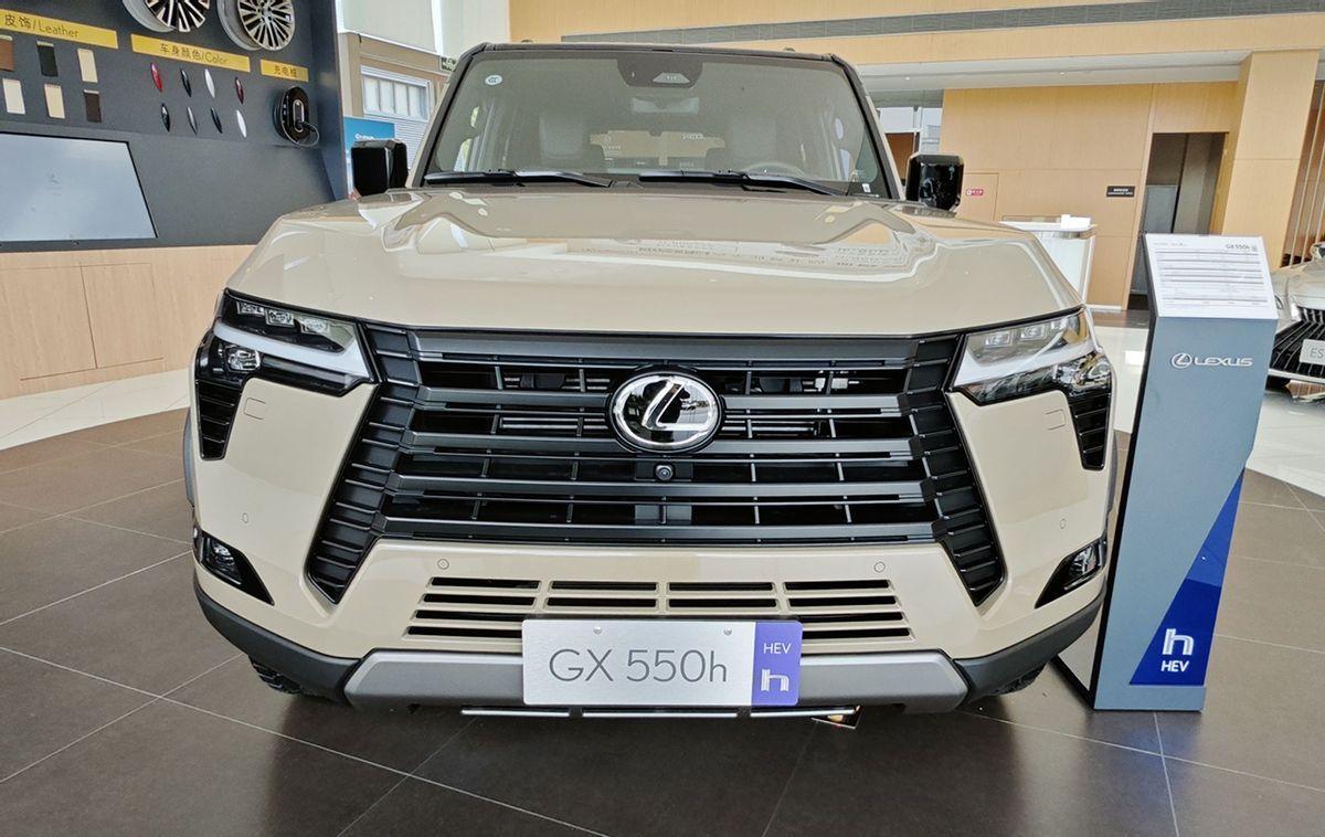 不要考虑比普拉多贵30多万值不值,大哥开心就好,雷克萨斯GX实拍
