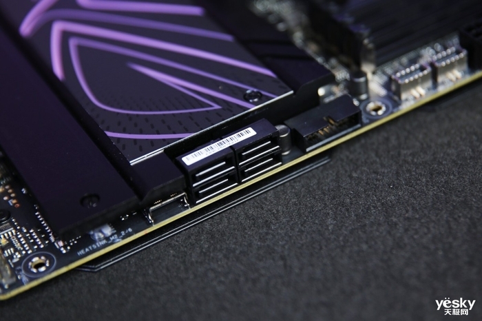 ROG MAXIMUS Z890 HERO主板+龙神3 EXTREME礼盒开箱:顶级配置,信仰拉满