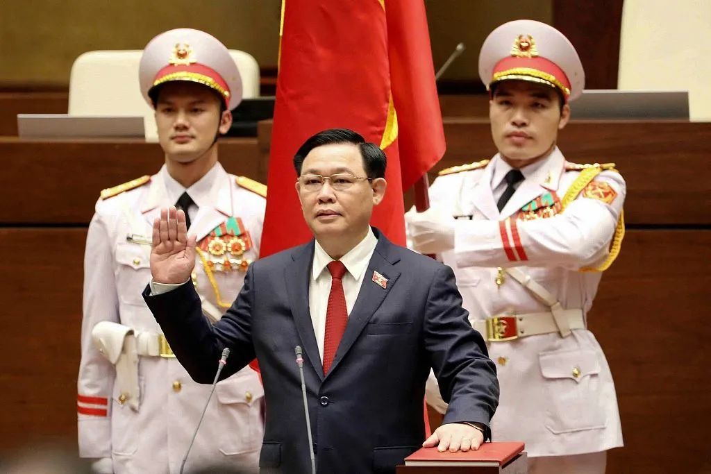 当地时间2021年3月31日，越南河内，王庭惠宣誓就任越南国会主席一职。（资料图）图/视觉中国