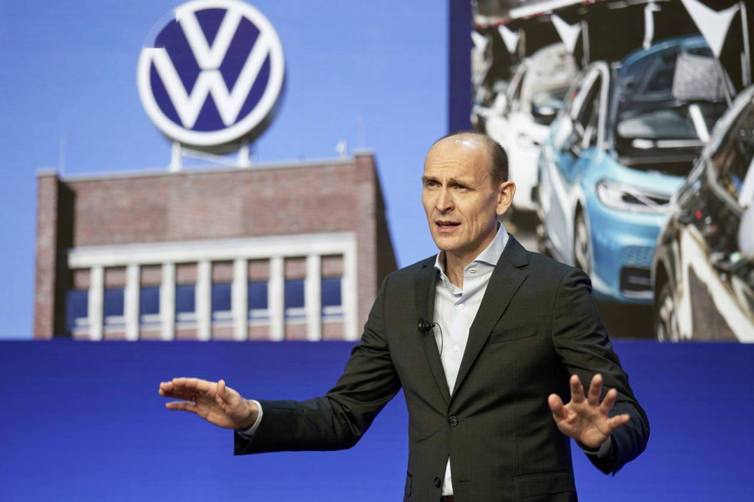 疯狂2023丨这十位汽车风云人物,值得掌声一片