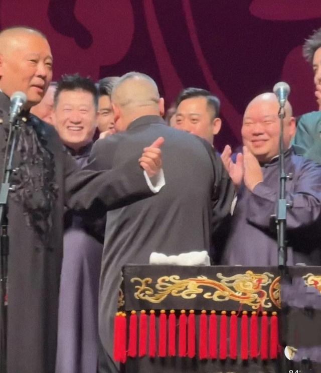 德云社封箱庆典好精彩，郭德纲于谦合体表演，岳云鹏当场落泪