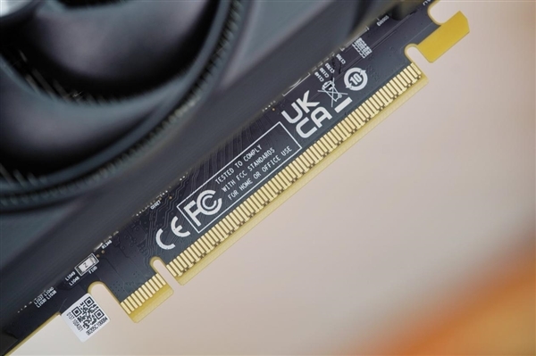 新一代甜品卡!傲世征途Intel锐炫B580显卡图赏