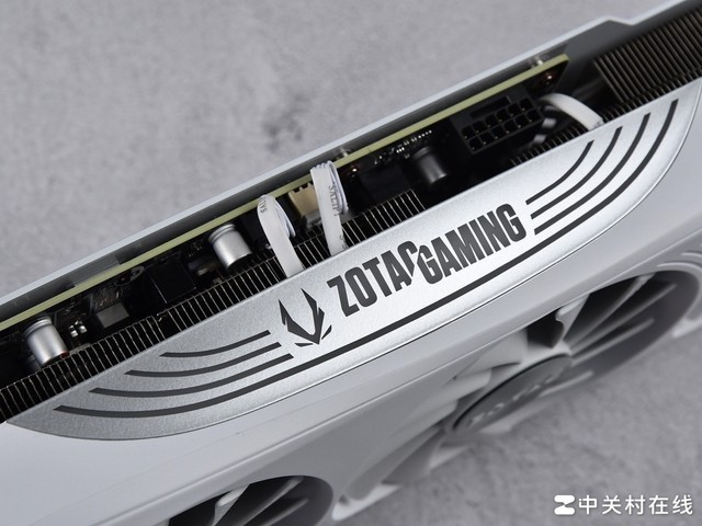 【有料评测】索泰RTX 4070 Ti SUPER TRINITY OC月白显卡评测 秀外慧中