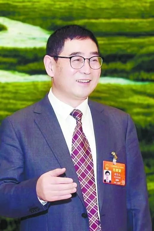 潘复生代表建议消除简历第一学历概念