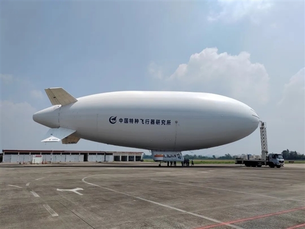 我国自研载人飞艇飞行最长、最远:祥云AS700