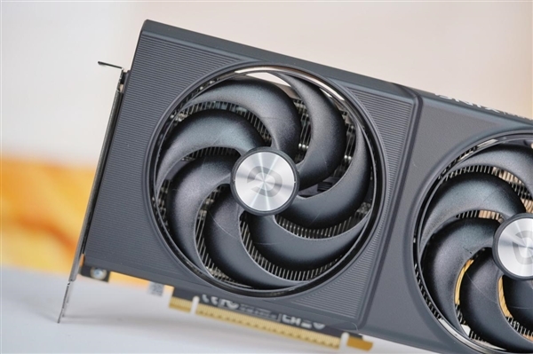 新一代甜品卡!傲世征途Intel锐炫B580显卡图赏