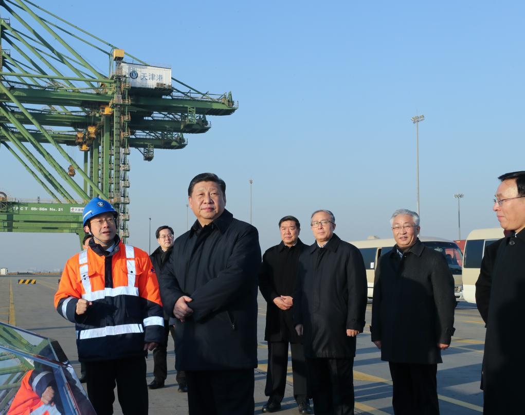 2019年1月17日下午，习近平总书记在天津港码头考察。新华社记者 鞠鹏 摄