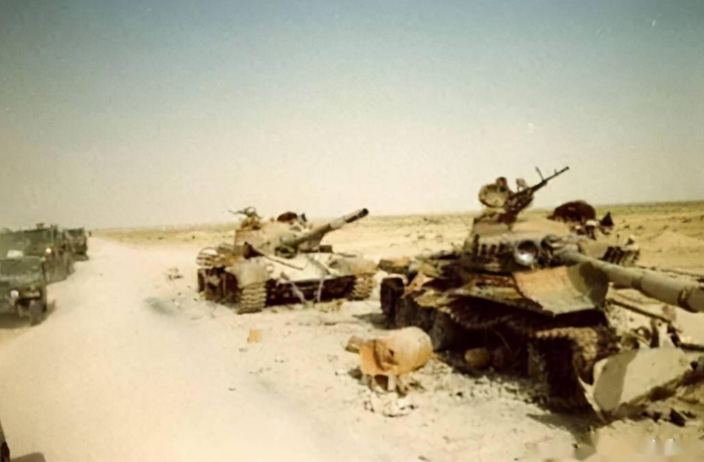 海湾兵戈中被击毁的T-72坦克。