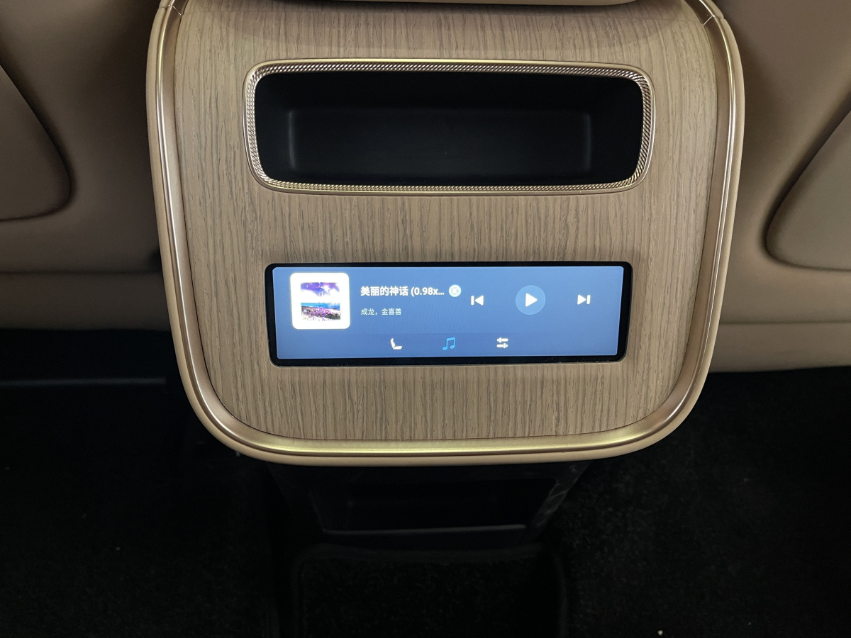 外观不够原创,座椅功能很多,增程纯电双修,星纪元ET实拍