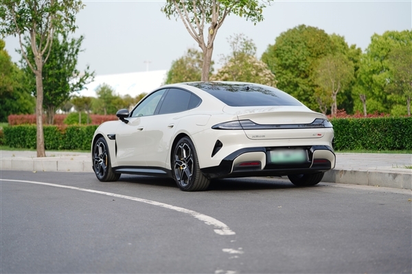 这颜值一眼种草!小米SU7雅灰图赏