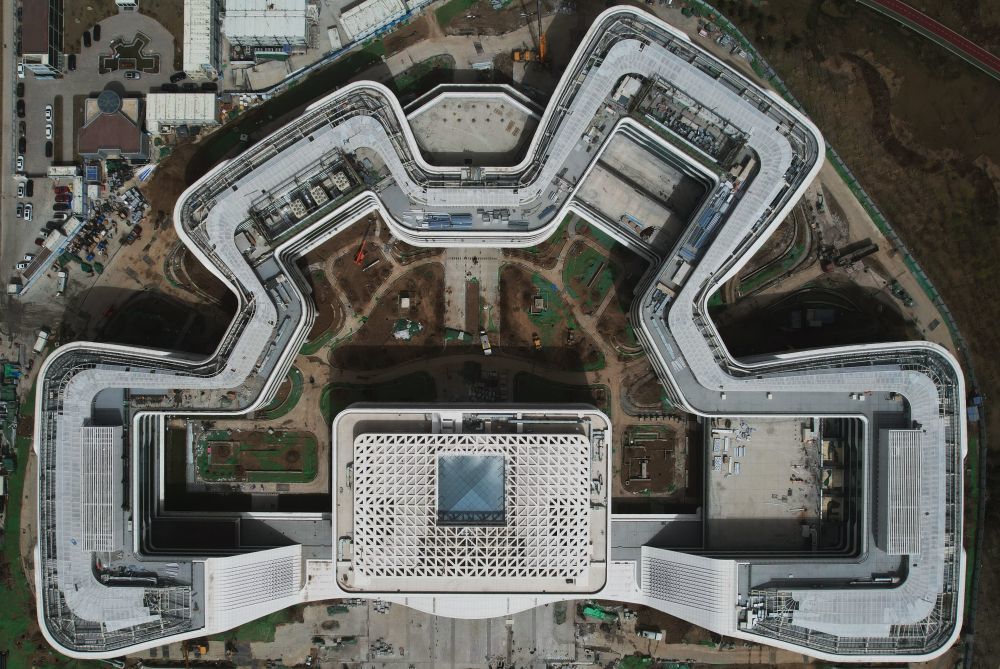 这是位于雄安新区启动区内的中国星网总部大楼建设现场（3月28日摄，无人机照片）。新华社记者 杨世尧 摄