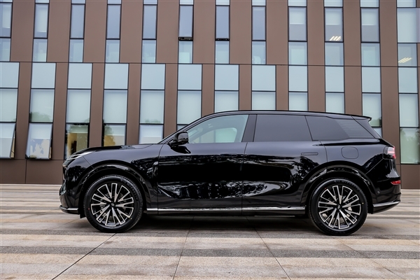 竞争理想L6 长安启源C798实车首亮相:全黑化就是帅