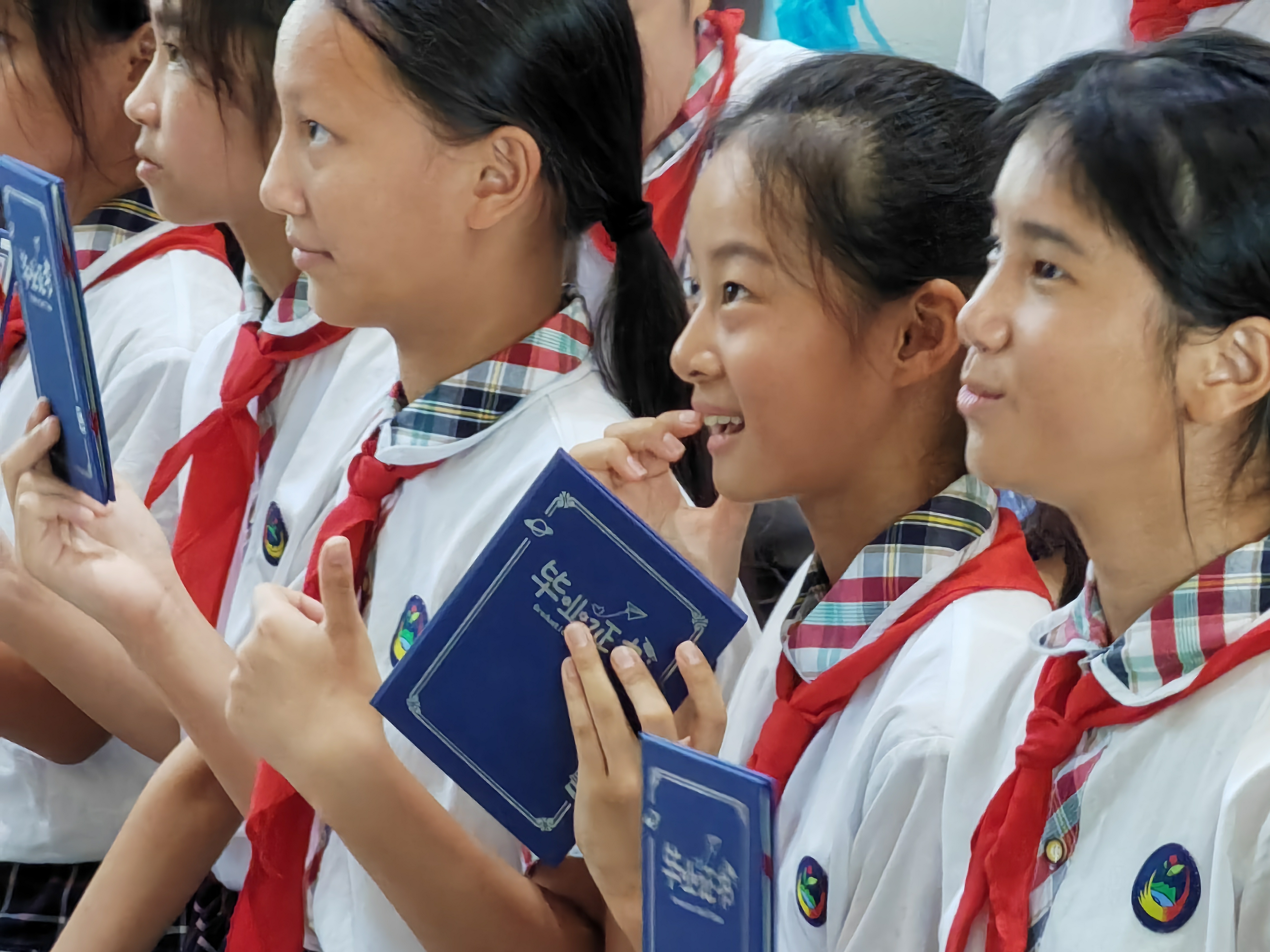 郑好好在小学毕业典礼上。