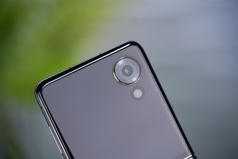 荣耀首款小折叠!荣耀Magic V Flip评测:4英寸超大外屏我能玩一天