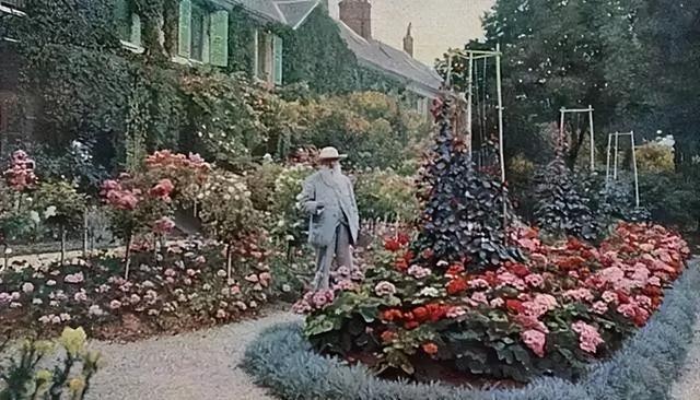 ▲ 印象派大师克劳德·莫奈 (Claude Monet) 在莫奈花园内