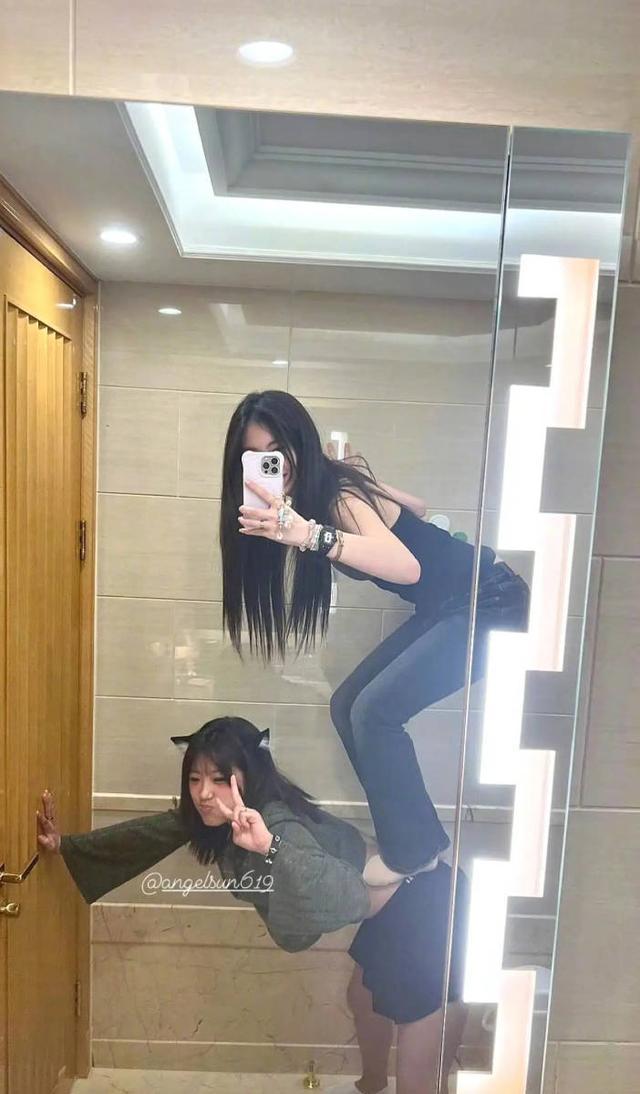 梧桐妹和朋友完成超高难度pose。