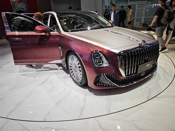 140万起!中国超豪华轿车红旗金葵花国雅上市:用上国产大V8