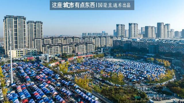 资料图:江苏省连云港市东海县淘晶广场水晶大集。中新社发 柴军委 摄