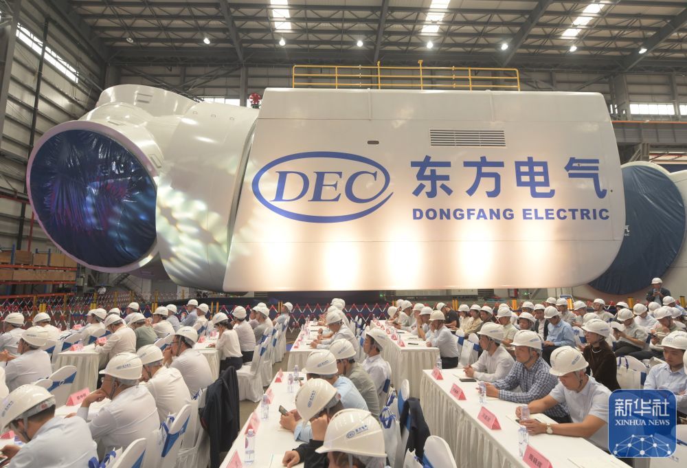 ↑2023年11月10日,18兆瓦直驱海上风电机组在福建三峡海上风电国际产业园下线。