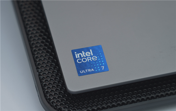 不是每一台PC都叫AI PC!这些玩法 只有Intel才能做到