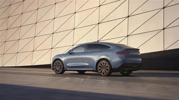 上市即巅峰!华为智界R7上市24小时大定突破6000台