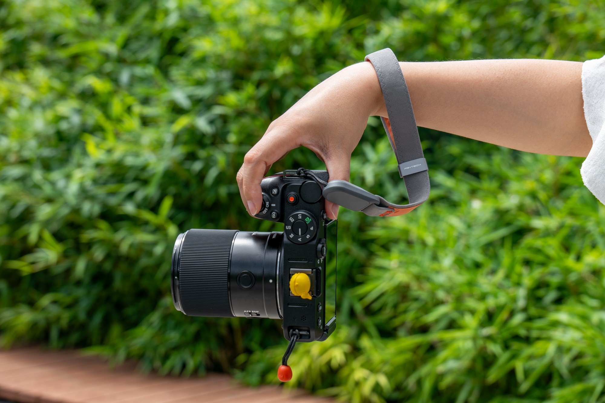 PGYTECH相机背带Air复古款和相机腕带Air评测:时尚舒适,原创快挂扣