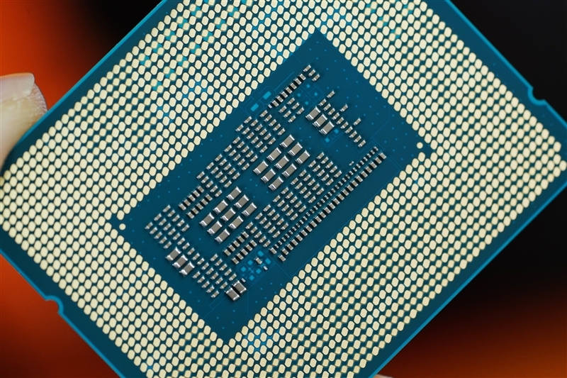 i7血脉的中国内地特供神U!酷睿i5-14490F评测:能降压的非K处理器