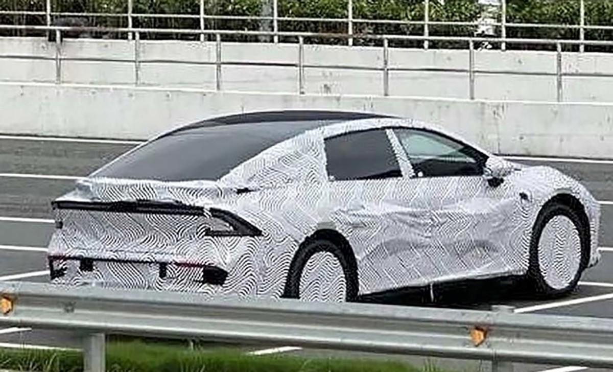 小鹏终于睡醒了 旗舰轿车P8年底上市 AI天玑系统+全国都能开的XNGP